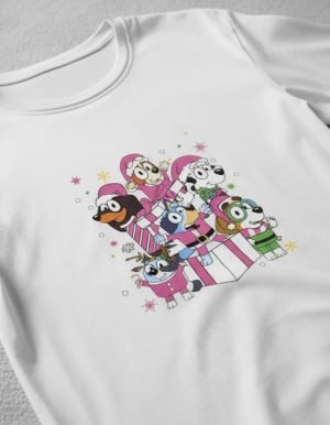 D_646829-MLM94124999350_102025-O.jpg Playera De Navidad Bluey Y Sus Amigos