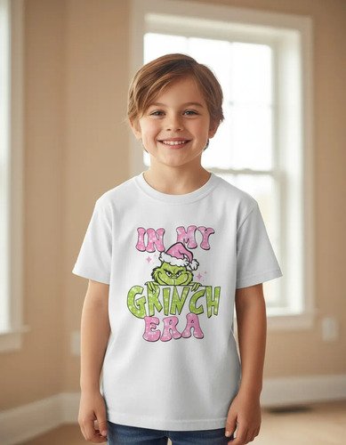 D_996061-MLM94702368691_102025-O.jpg Playera Infantil Navideña En Mi Era De Grinch