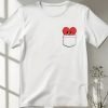 Playera Con Diseño De Corazon En Un Bolsillo
