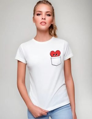 Playera Con Diseño De Corazon En Un Bolsillo