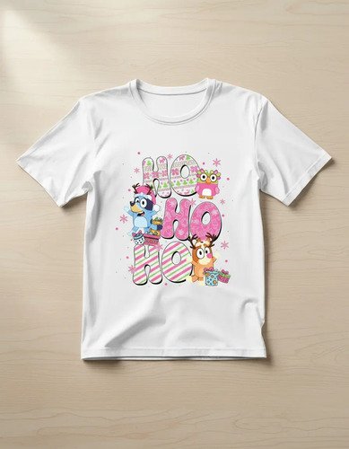 D_818875-MLM94566382163_102025-O.jpg Playera Bluey Navidad Ho Ho Ho