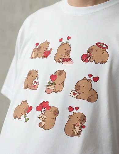 D_918552-MLM93878981950_102025-O.jpg Playera Capibara San Valentin