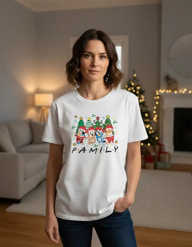 D_980068-MLM98454413622_112025-O.jpg Combo 2 Playeras Unisex + 2 Playeras Infantiles Bluey Family